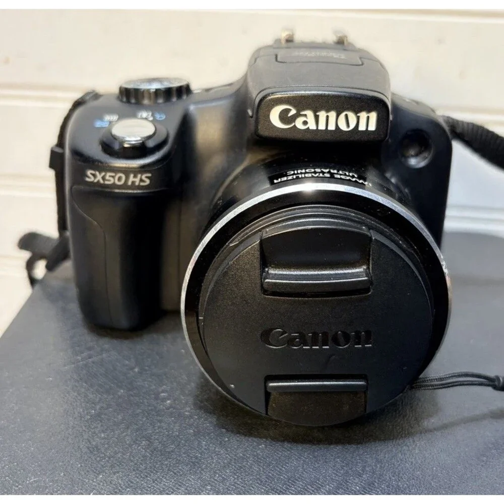 Canon PowerShot SX50 HS 12.1MP 50x Optical Zoom Digital Camera Bundle In Box